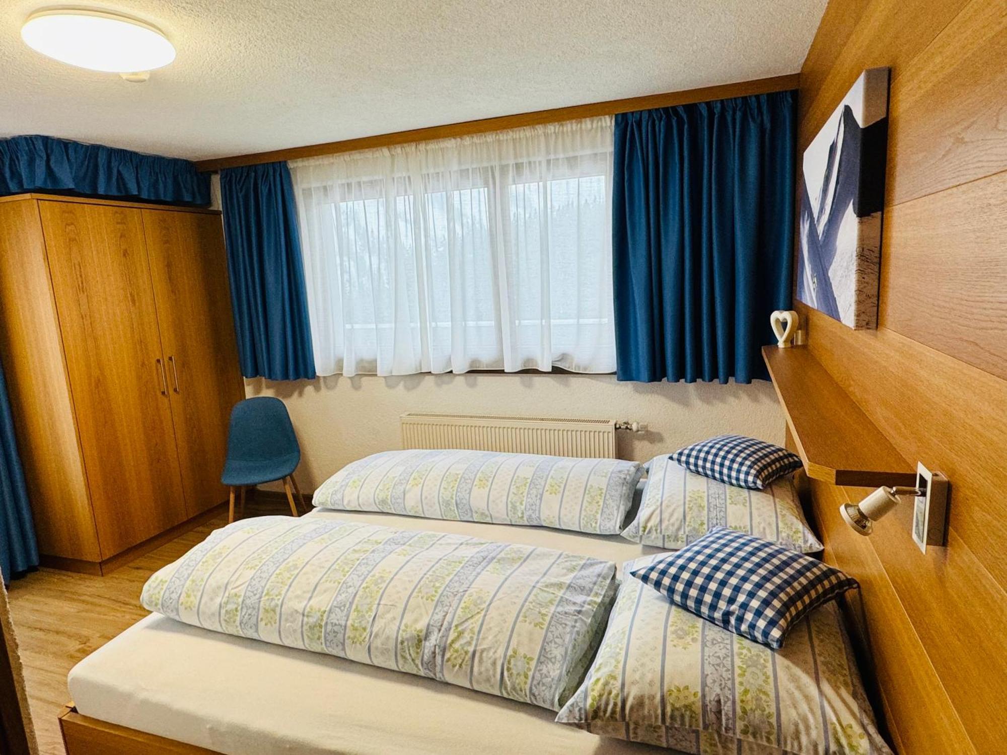 Hotel Garni Enzian Дамульс Экстерьер фото